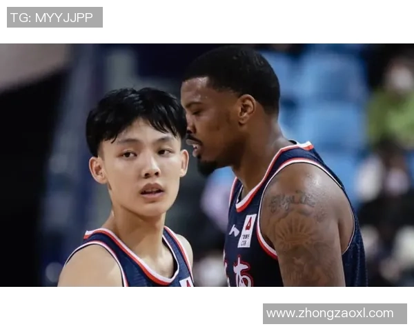 南京篮球队在大师赛中的默契配合与战术执行分析